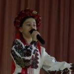 Понад мільйон для ЗСУ: Восьмирічна школярка співає та збирає кошти для захисників (ВІДЕО)