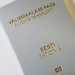«Сірий паспорт»: як українцям без закордонного паспорта легально залишитися в країні перебування 