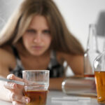 Мають схильність до алкоголізму: жінки з цими іменами не можуть відмовитися від чарки