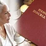 Пенсіонерам роздають новий вид посвідчень: як отримати і що робити зі старим