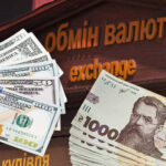 Скільки коштуватимуть 100 доларів в Україні: прогноз банкіра до 27 липня