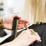 Вражаючий ефект: які омолоджувальні стрижки підійдуть для 50-річних жінок на літо (ФОТО)