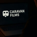 Кіно під час блекаутів. Як CaravanFilms допомагає не втратити настрій навіть без світла
