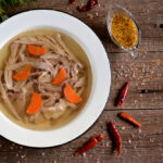 Щоб холодець застиг на 100%, додаю у бульйон ці ніжки: вийде прозорий як сльоза