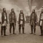 Українські чоловіки тут мали довге волосся, яке змащували оливою і заплітали в дві коси (ФОТО)