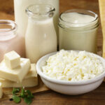 Йогурт чи кисломолочний сир: Що краще для здоров’я