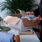 Які речі померлої людини не можна залишати вдома: народні прикмети