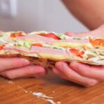 Лаваш на сковороді за 10 хвилин: простий та смачний сніданок для ранкової метушні