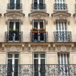 Що таке французький балкон, і чому він стає дедалі популярнішим 