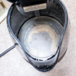 Чайник, як новий: простий розчин, що прибирає весь накип