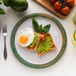 Розтягує шлунок і заважає схудненню: щоденна звичка, яка псує все 