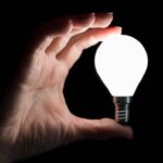 Зі світлом буде лише одна черга: Графіки відключень на 28 листопада