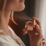 Гормональні порушення цілком реальні: місця куди не варто наносити парфуми 