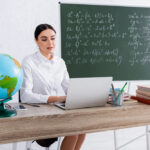 Повітряна тривога і навчання: Юристка пояснила правила для вчителів