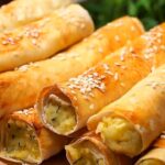 Рулетики з лаваша з куркою, грибами та сиром: Рецепт смачного сніданку або вечері (ФОТО)