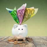 Експерти пояснили, які купюри євро краще не купувати: Їх не приймають навіть у Європі