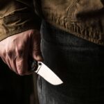 Чоловік заступився за дитину і отримав удар ножем від її батька (ФОТО)