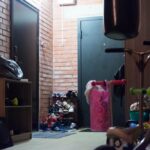 Навіть, якщо сусіди не проти: які речі заборонено залишати в під’їзді