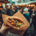 У що сьогодні загортають їжу на винос: як жиростійкий папір став частиною міського побуту