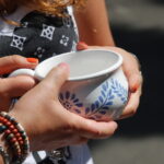 Який посуд можна дарувати, а який – категорично заборонено: народні прикмети