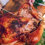 4 шматочки масла під шкірку курки – і запечене м’ясо залишається соковитим навіть наступного дня (РЕЦЕПТ)