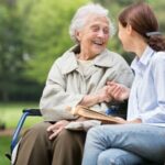 Як налагодити стосунки з літніми батьками: поради для відновлення близькості