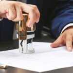 Чи втратять право на майно українці, які незаконно виїхали за кордон