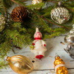 Радянські ялинкові іграшки коштують як антикваріат: що треба шукати у бабусиних шафах