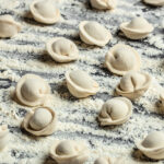 Заварне тісто на вареники та пельмені: ідеальне – не рветься і не липне до рук