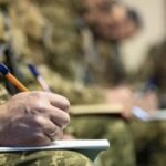 Нові контракти для військових: Кому уряд обіцяє платити більше