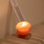 Безпечні рішення для холодної зими: як зігріти дім без опалення та електрики