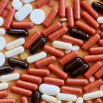 Це не старіння: лікарі назвали симптоми дефіциту вітамінів, які маскуються під ознаки старіння 