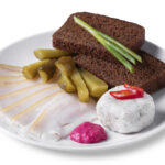 Сало чи масло: Який продукт має менше холестерину