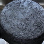 Бруд просто відпаде сам: копійчаний спосіб відмити багаторічний нагар з сковорідки (ФОТО)