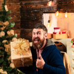 Що подарувати чоловікові на Новий рік: 12 ідей, які точно сподобаються