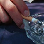 Сигаретний попіл: як застосовувати у побуті і в чому користь