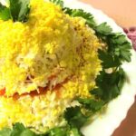 Салат “Дамська примха” по-новому: швидко та смачно (РЕЦЕПТ)