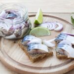 Швидка маринована скумбрія за 3 години: Так маринують рибу одиниці господинь, а даремно