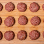 З дешевого м’яса приготуйте «королівські» котлети: Всього 1 ложка секретного інгредієнта на 200 грамів фаршу