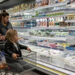 Безпрецедентна ситуація: в Україні вперше за роки зупинилося виробництво ключового продукту щоденного споживання 