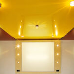 Забудьте про натяжні стелі: ця бюджетна ідея виглядає дорожче за “люксові” інтер’єри