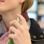 Аромат на морозі: золоті правила, щоб втримати парфум годинами 