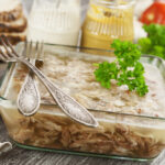 Класика застілля – холодець. Кому категорично не можна їсти цей продукт