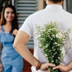 За коханою не «ухаживают»: як правильно назвати знаки уваги до дівчини чи чоловіка у стосунках