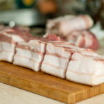Як вибрати смачне сало: поради досвідченої господині, яка завжди несе додому найкраще