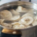 Тісто для пельменів, яке не рветься: весь секрет в одному інгредієнті