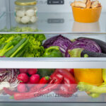 Гадали для овочів? Для чого насправді призначений нижній ящик холодильника