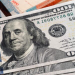 Купувати чи продавати долар зараз? Експерти озвучили українцям актуальні поради