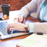 До 40 000 грн на місяць: які вакансії доступні українцям вже зараз