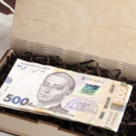 Як правильно дарувати гроші, щоб не притягнути невдачі: народні прикмети